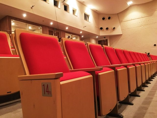 劇場の座席の写真