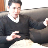 岸 哲也