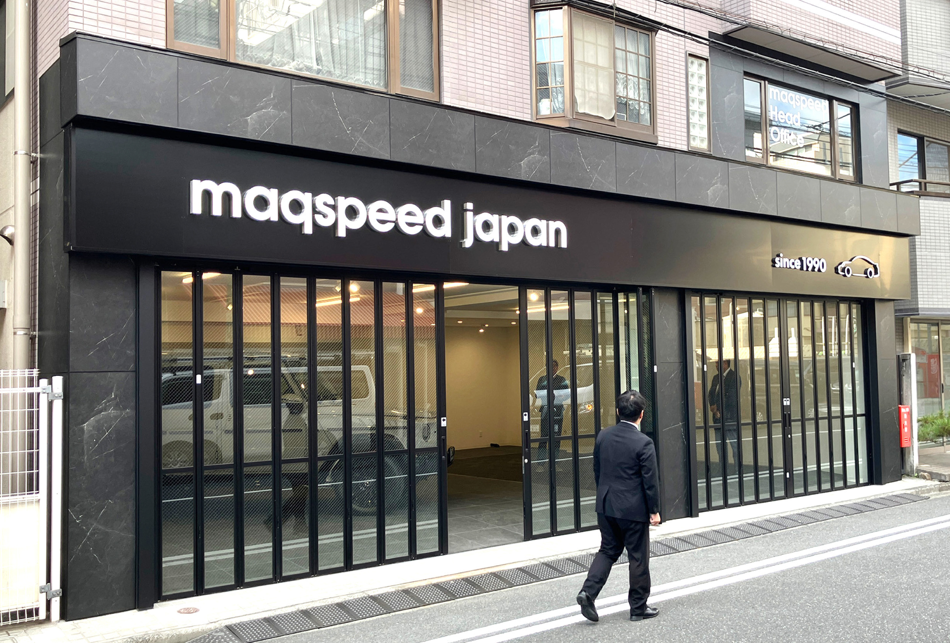 自動車販売-おしゃれな看板-外観