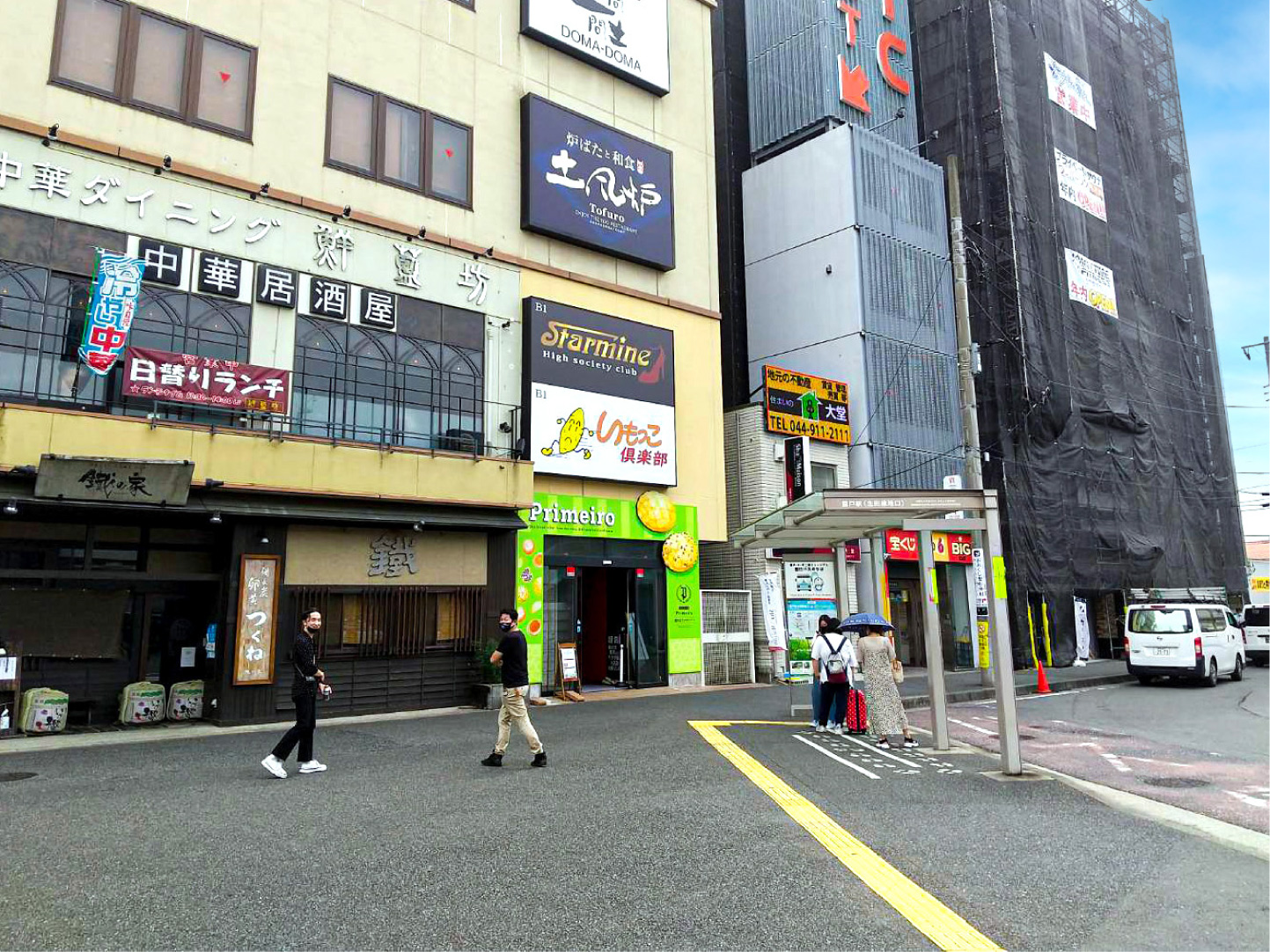 パン屋-かわいい看板-全体外観