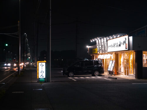 照明効果により一際目立つ店舗になりました