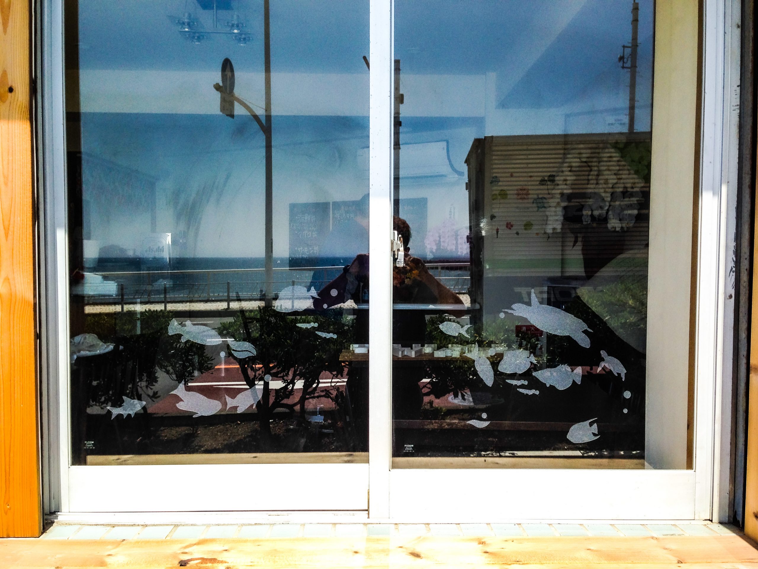 ダイニングカフェ-おしゃれな看板-ウィンドウサイン