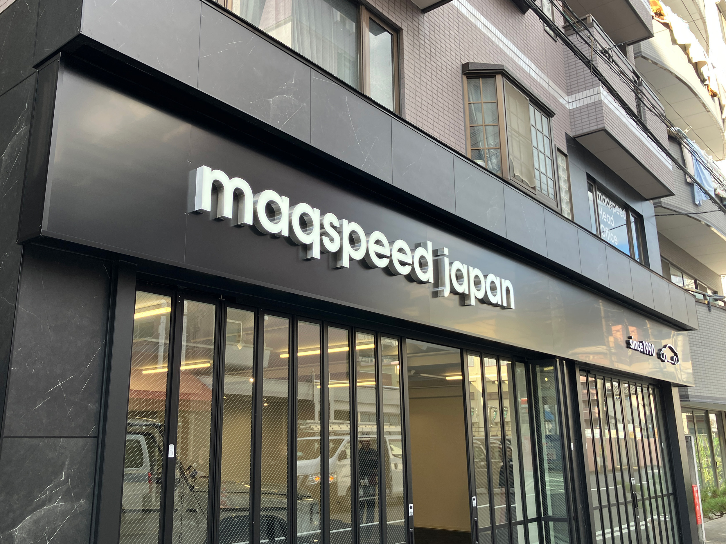 自動車販売-おしゃれな看板-外観