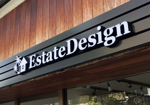 正面発光文字で夜間も店名がくっきり見えます