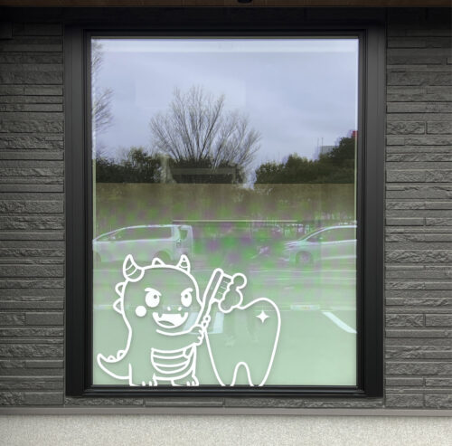 キッズスペースはグラデーションフィルムで目隠ししています。