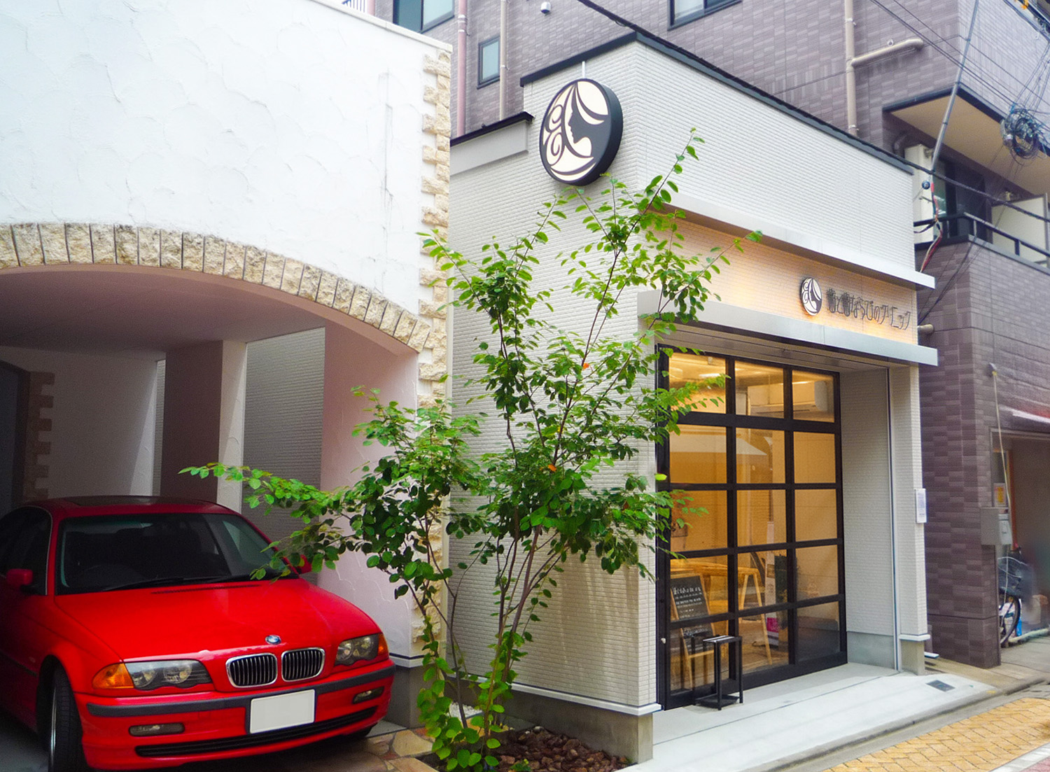 歯医者-おしゃれな看板-外観