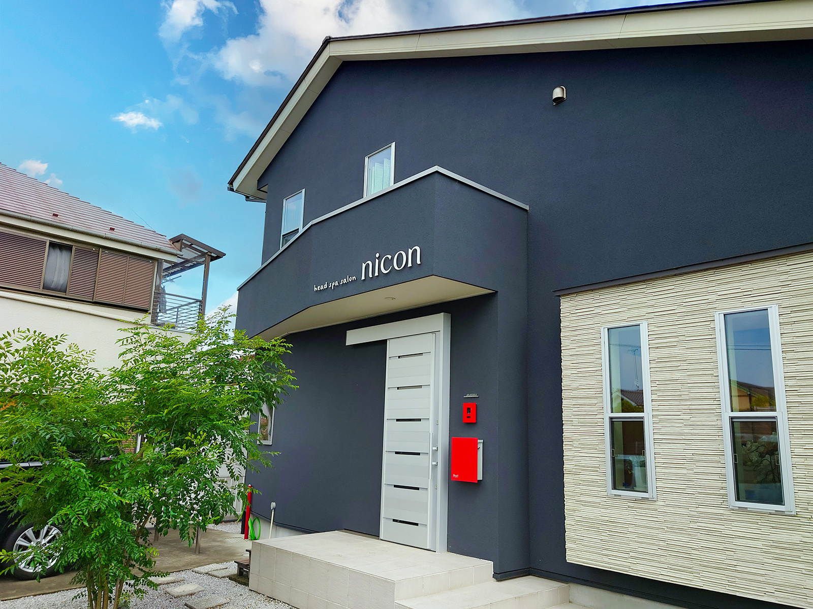 サロン-スタイリッシュな看板-外観