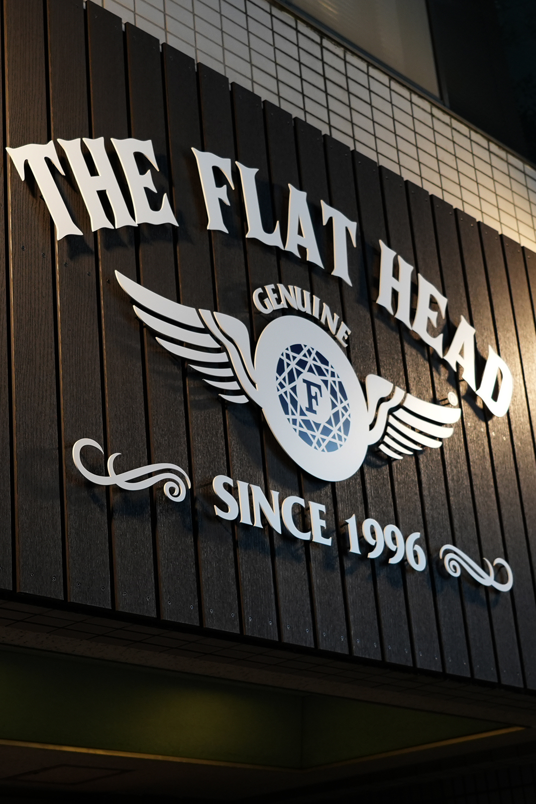 洋服屋さん-おしゃれな看板-切文字