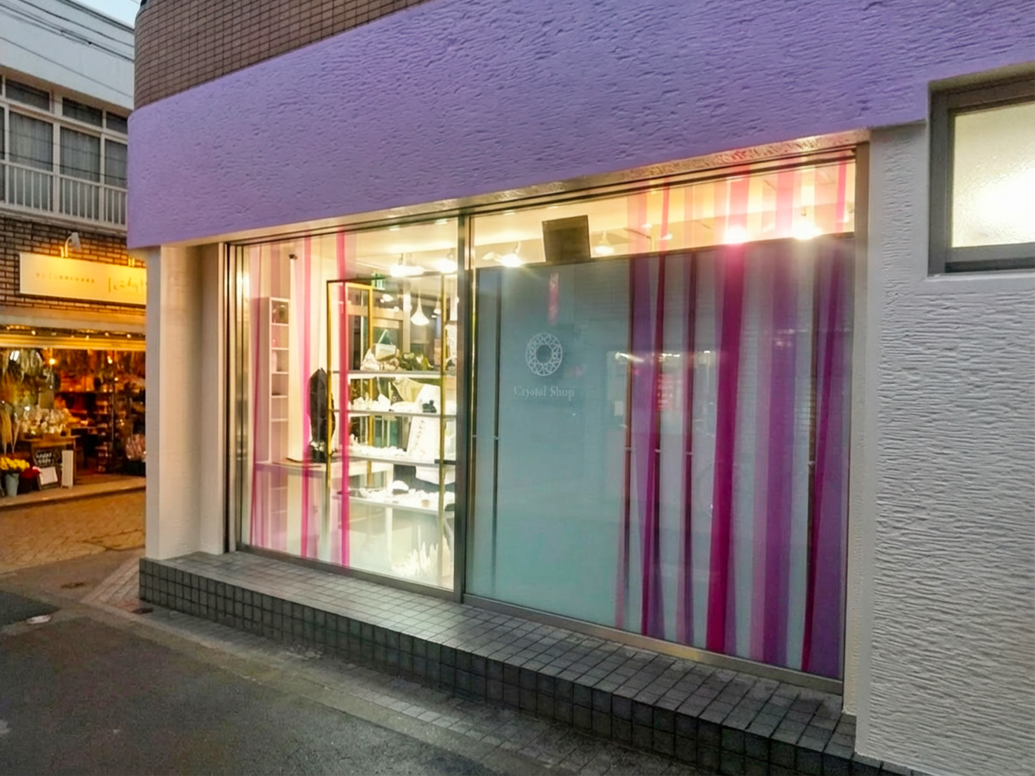 宝石店-クリスタル-おしゃれな看板-ウィンドウ シートサイン