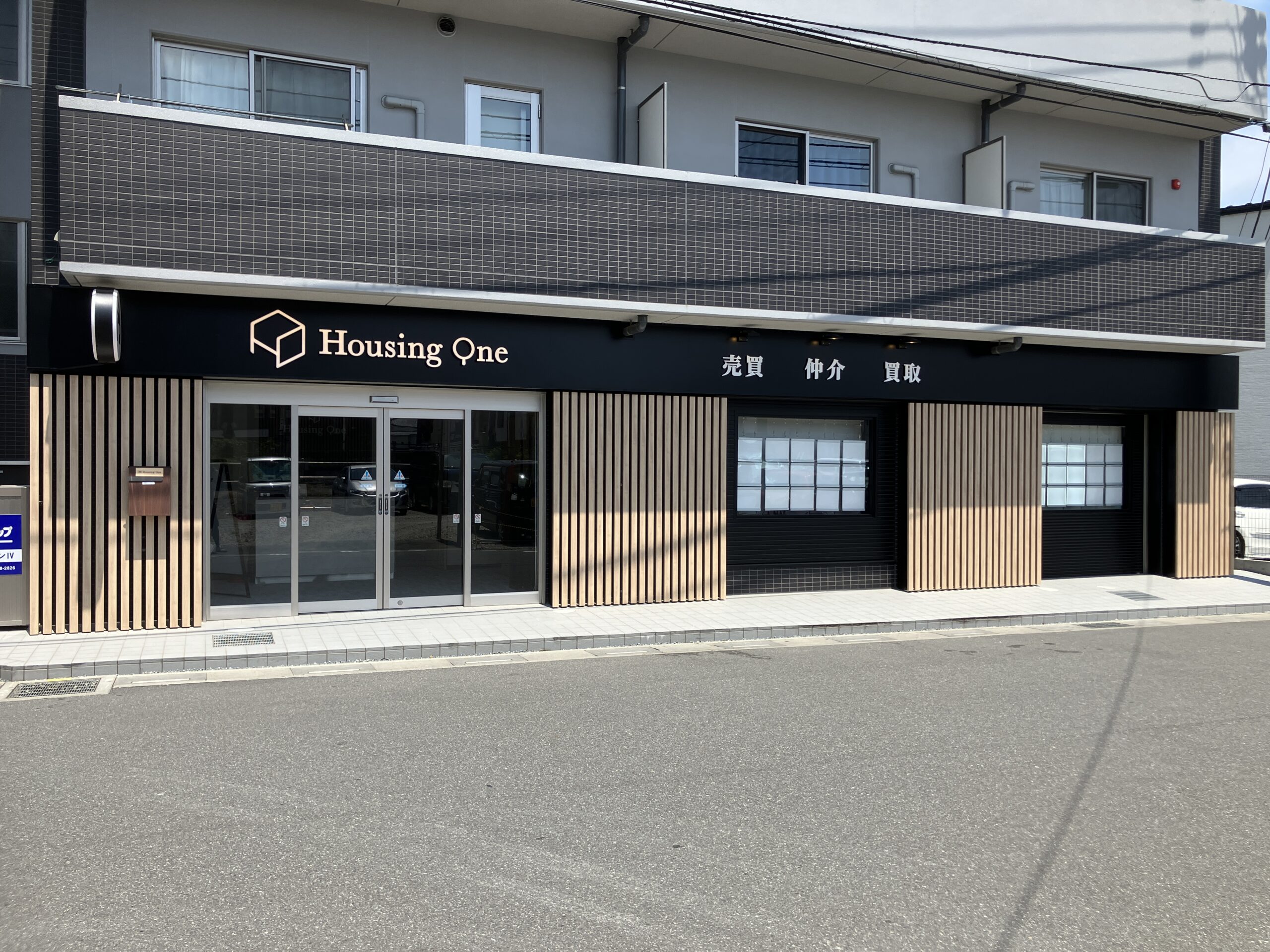 Housing One_不動産の看板の写真_全体