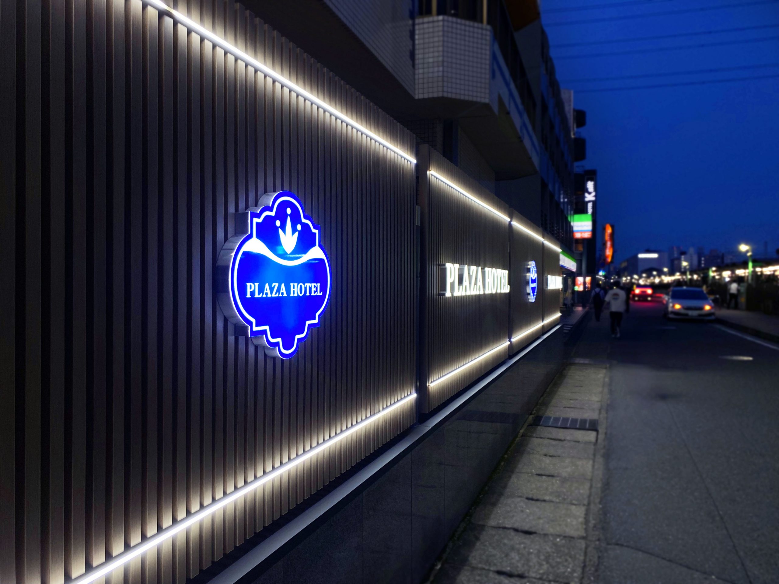 ホテル-おしゃれな看板-ラインLED