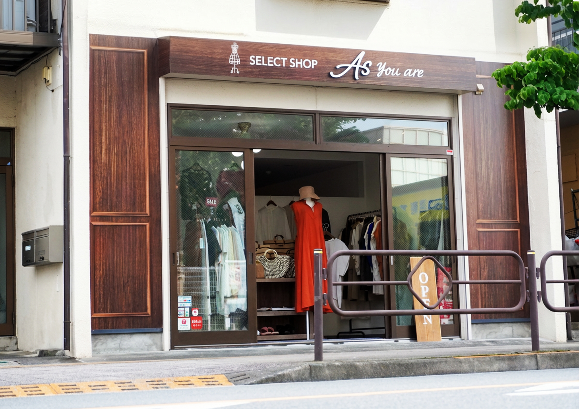 洋服屋さん-おしゃれな看板-外観