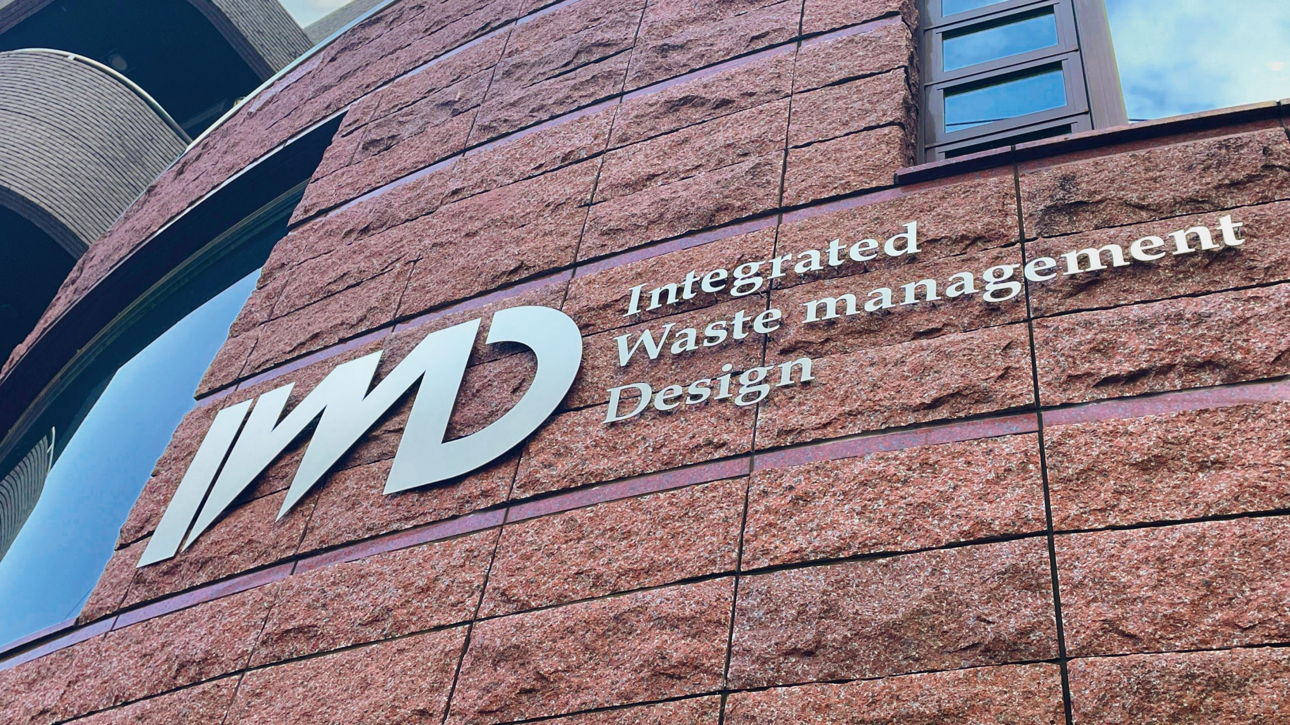 会社-看板-ヘアライン切文字