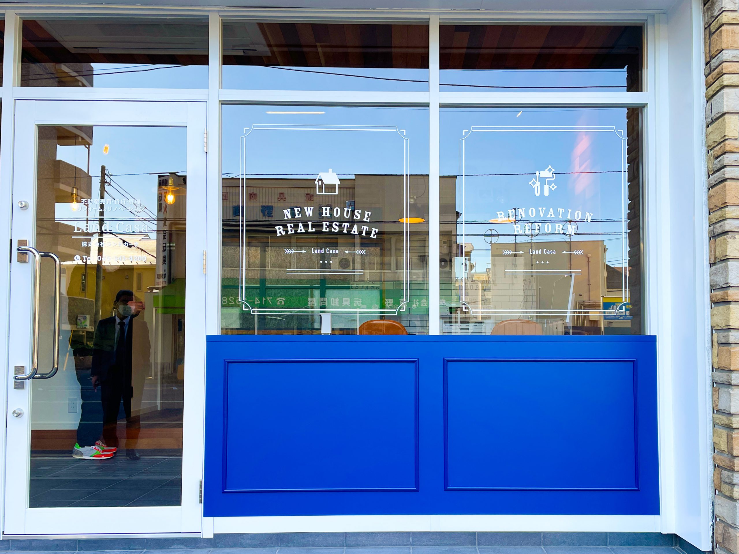 不動産-スタイリッシュな看板-ウィンドウシート