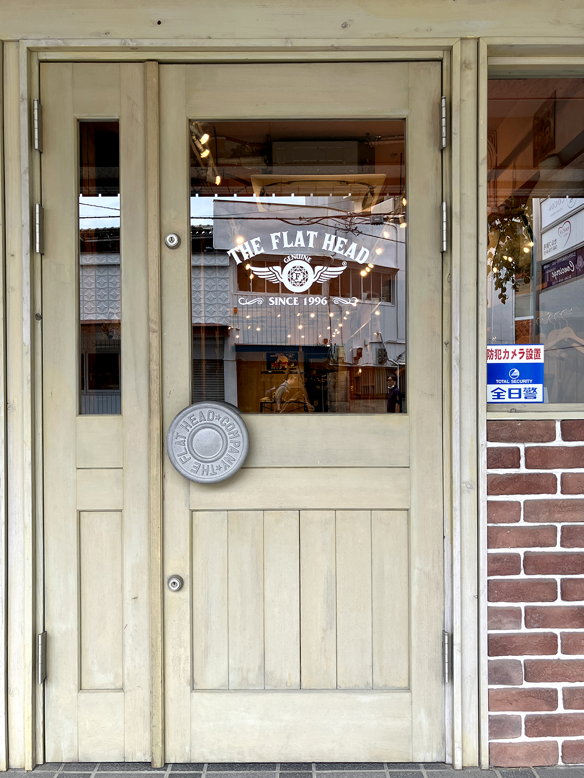 洋服屋さん-おしゃれな看板-入口サイン