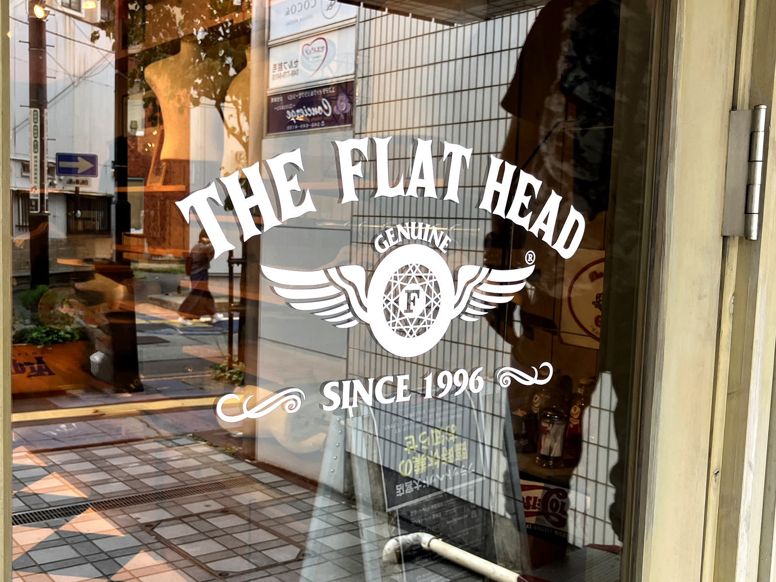 洋服屋さん-おしゃれな看板-カッティングシート