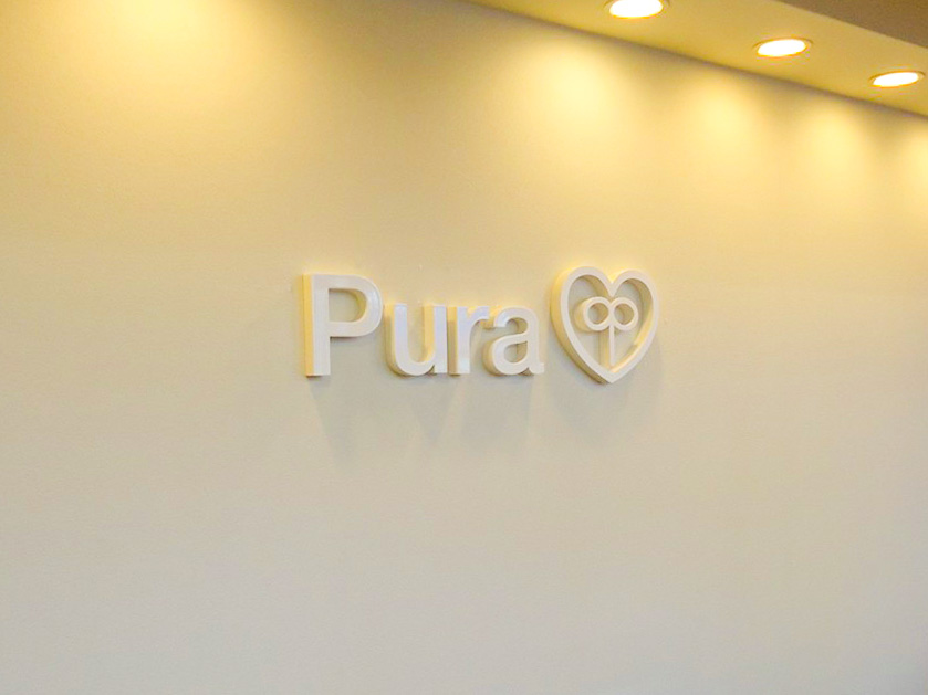 サロン-モダンな看板-室内装飾